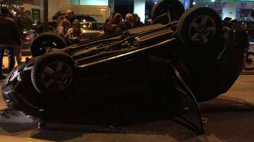 Αυτοκίνητο τούμπαρε στην Μιχαλακοπούλου- Εκλεισε ο δρόμος