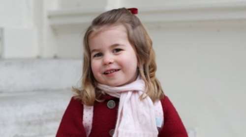Η μικρή Σάρλοτ μιλάει ήδη τη γλώσσα του Θερβάντες