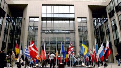 Η ΕΕ βγάζει 8 χώρες από τη λίστα των φορολογικών παραδείσων