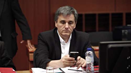 Ο Τσακαλώτος γράφει στη Monde για τις προτάσεις του Μακρόν