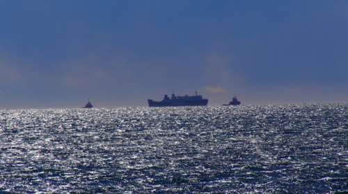 Υπό έλεγχο το πλοίο που έπλεε ακυβέρνητο ανοικτά του Πειραιά