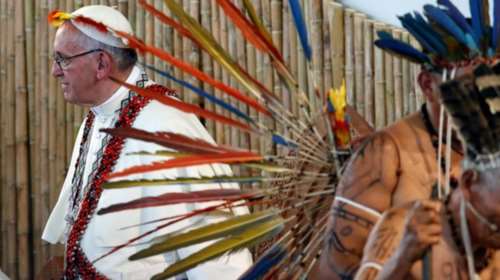 Ο πάπας Φραγκίσκος με ιθαγενείς στον Αμαζόνιο - Εικόνες