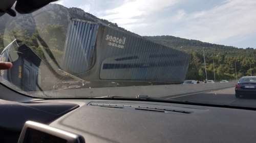 Τροχαίο στη Μαλακάσα με ανατροπή νταλίκας στην εθνική