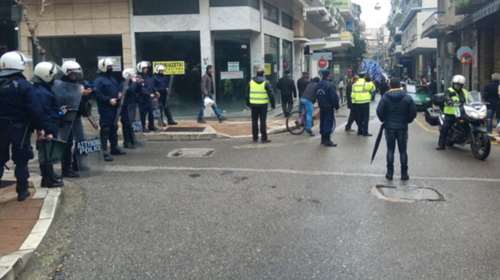 Επεισόδια σε πορεία οπαδών του Σώρρα στο Αγρίνιο (βιντεο)