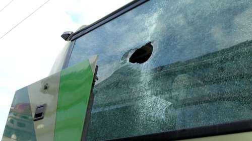 Επίθεση σε λεωφορείο με προορισμό το συλλαλητήριο