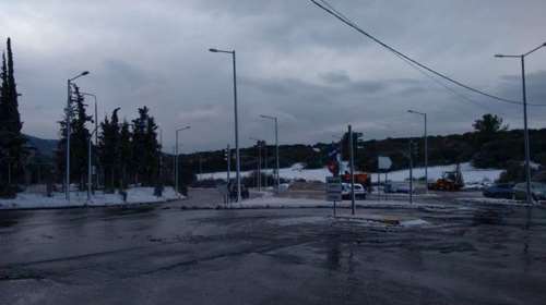 Κακοκαιρία στη βόρεια Ελλάδα με χιόνια και κλειστά σχολεία