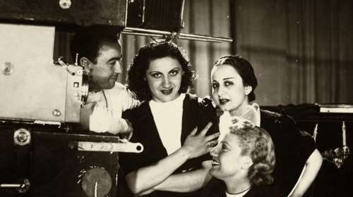 Σοφία Βέμπο: Μια ζωή σαν μυθιστόρημα. Ανεβαίνει στη σκηνή