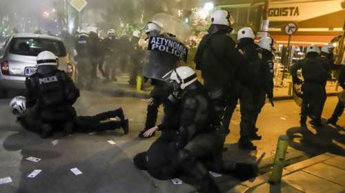 Σοβαρά επεισόδια στη Θεσσαλονίκη: Αντιεξουσιαστές εναντίον των ΜΑΤ -vid