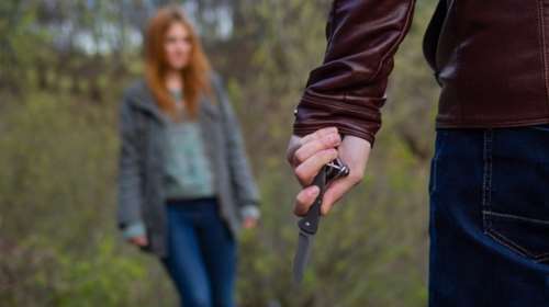 Ροδόπη: Μαχαίρωσε την εν διαστάσει σύζυγό του και το γιο τους