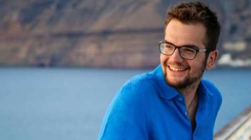 Ο 24χρονος Έλληνας που πουλάει φύκια αλλά όχι για ...κορδέλες