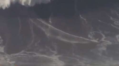 Σέρφερ «δαμάζει» γιγάντιο κύμα ύψους 35 μέτρων