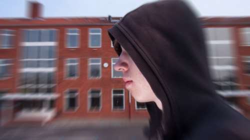 Ανήλικοι με σιδερογροθιές και ρόπαλα σε σχολείο των Αγ. Αναργύρων