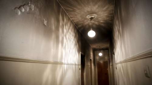 Φωτιά στην Πλ. Αττικής:  Ποινική δίωξη στη μητέρα του μωρού που διασώθηκε