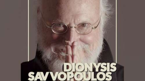 Ο Διονύσης Σαββόπουλος τραγουδά σε μια εκκλησία του Λονδίνου