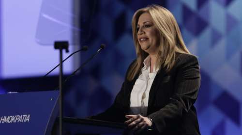 Οχι σε οποιαδήποτε λύση λέει η Φώφη, το καρφί στον Καραμανλή