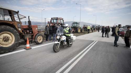 Στους δρόμους οι αγρότες της Λάρισας-Που έχουν στηθεί μπλόκα