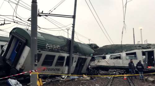 Εκτροχιασμός τρένου στο Μιλάνο, 2 νεκροί, δεκάδες τραυματίες