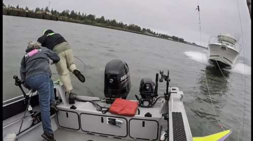 Ατύχημα που σοκάρει: Ταχύπλοο πέφτει πάνω σε βάρκα με ψαράδες (video)