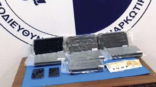 Εντόπισαν πάνω από 7,5 κιλά κοκαϊνης σε φορτηγό στη Μάνδρα