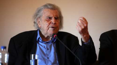 Και ο Μίκης Θεοδωράκης παρών στο συλλαλητήριο της Αθήνας