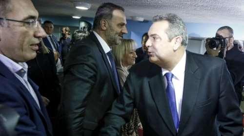 Διαψεύδει τα σενάρια περί αποχώρησης ο Καμμένος