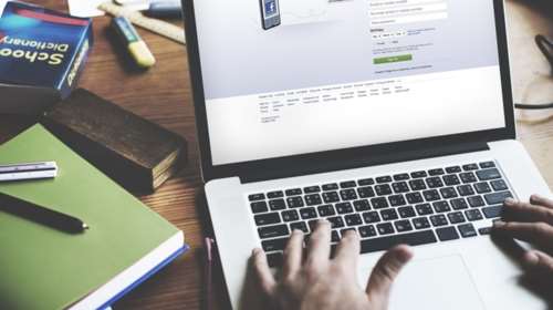 Το Facebook «πέρασε» για πορνό πίνακα του Κουρμπέ