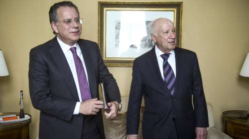 Κουμουτσάκος: Ενιαία &amp; αδιαίρετη λύση, εγγύηση με αλλαγή Συντάγματος