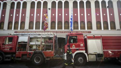 Υπό έλεγχο η φωτιά στο Πνευματικό Κέντρο της μητρόπολης Νίκαιας