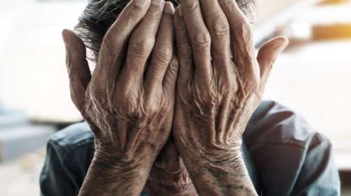 Αδίστακτη! Φυλάκισε 91χρονο για να του πάρει την περιουσία