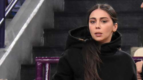 Στον καναπέ με τα κινητά στο χέρι: Η Χοψονίδου δείχνει πώς περνάει την καραντίνα με 6 παιδιά [Εικόνα]