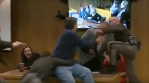 Πατέρας αθλήτριας όρμηξε στο γιατρό που ασέλγησε στην κόρη του video