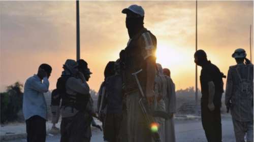 Guardian: Bρετανοί φασίστες αντιγράφουν τους τζιχαντιστές για να σκοτώνουν