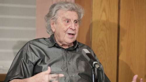 Θεοδωράκης μετά την επίθεση:Είμαι ήρεμος &amp; έτοιμος,να μην πτοηθεί ο κόσμος