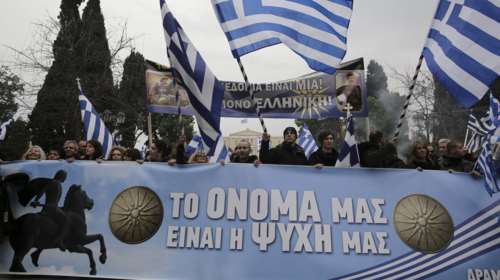 Τα μηνύματα από τα πανό στο Σύνταγμα
