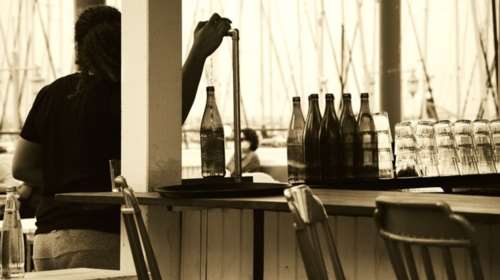 Σοκ στην Αμφισσα: 22χρονη φοιτήτρια έπεσε νεκρή σε καφετέρια