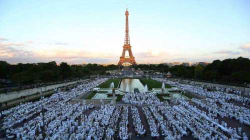 Λευκά δείπνα στο Παρίσι: Μια «πολύ καθωσπρέπει» ιδέα γίνεται 30