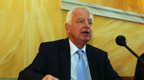 Πικραμμένος: Ίσως με χτυπούν γιατί είμαι φίλος της οικογένειας Μητσοτάκη