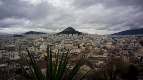 Καιρός: Συννεφιά σ&#39; όλη τη χώρα με τοπικές βροχές