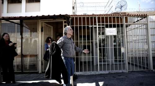Εκτός φυλακής με άδεια ο Δημήτρης Κουφοντίνας