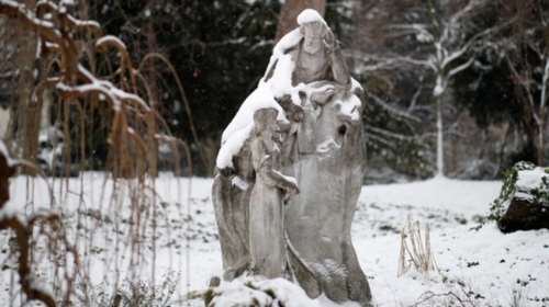 Παραμένει ο χιονιάς και τα προβλήματα στη Γαλλία