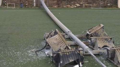 Παραλίγο τραγωδία στη Σταμάτα -Επεσε πυλώνας φωτισμού στο γήπεδο