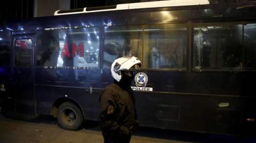 Ελεύθερα αφέθηκαν τα 20 μέλη του Ρουβίκωνα που εισέβαλαν στο ΕΒΕΑ