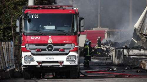 Φωτιά σε αποθήκη στον Κολωνό