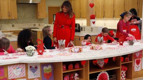 Με ποιους γιόρτασε η Μελάνια τον Άγιο Βαλεντίνο; Πάντως όχι... με τον Τραμπ