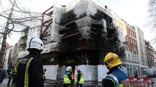 Μεγάλη φωτιά σε πολυκατοικία στο κέντρο του Λονδίνου