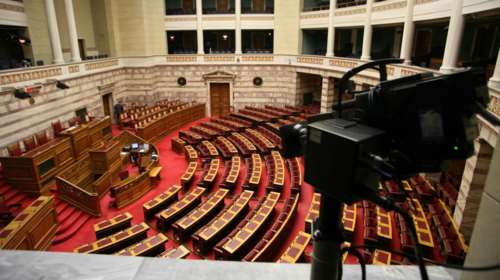 Live η συζήτηση στη Βουλή για την προανακριτική