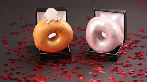 Δαχτυλίδια αρραβώνα από... ντόνατς (φωτο)