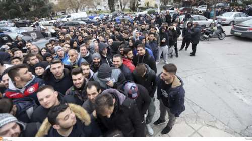 Συνωστισμός έξω από την Τούμπα για τα &quot;μαγικά&quot; εισιτήρια με τον Ολυμπιακό