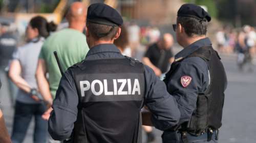 Επίθεση με μαχαίρι σε αριστερό αφισοκολλητή στην Περούτζια