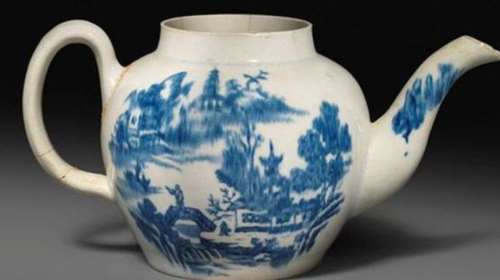 Αγόρασε μια σπασμένη τσαγέρα 15 λίρες και την πούλησε μισό εκατομμύριο